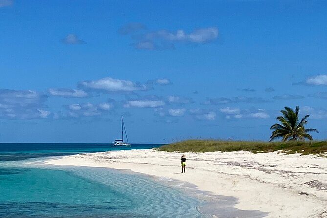 4 Days, 3 Nights Sailing Catamaran Experience in the Exumas, Bahamas - A realistic day-by-day flow in the Exumas (and how to enjoy it)