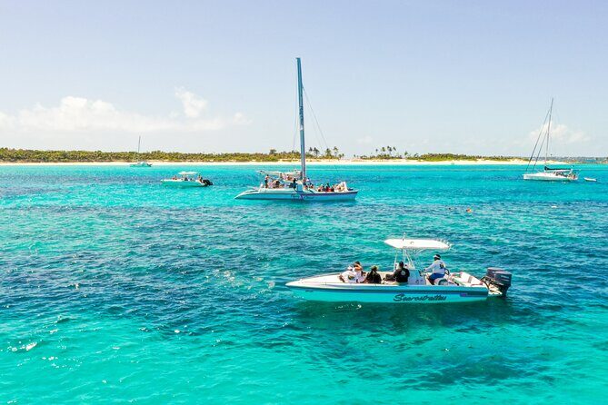 5 Hours Pigs and Turtles with Beach Stop in Bahamas - Crew and Captain Care: Why Jay, Avery, Kai, Clint, and Captain Jaye Matter