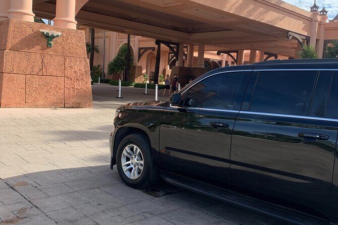 Airport-Atlantis Paradise Island Private Roundtrip Transportation - The 45-Minute Airport-to-Atlantis Style Ride (With A/C and Wi-Fi)
