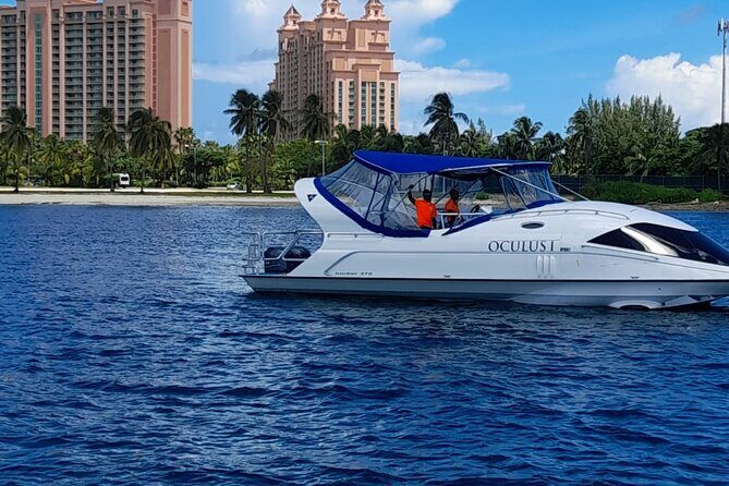 Bahamas on a Semi Submersive Glass Bottom Boat - UFO-style glass-bottom boat on Paradise Island: what it feels like