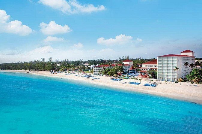 Breezes Resort Day Pass - Lunch buffet (12:30–2:30): where the food fits into a beach day