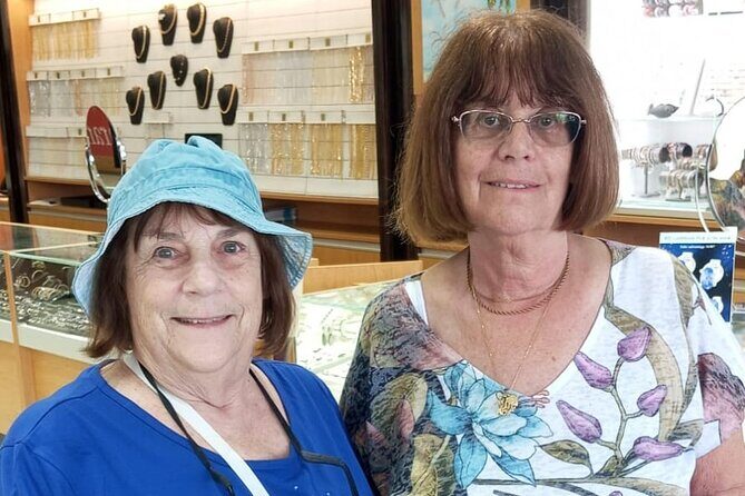 Champagne and Diamond Shopping Experience in Downtown, Bahamas - Price and value: what $25 per person buys you