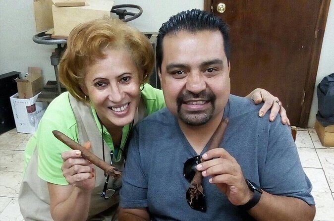 Cigar Rolling Lesson in Nassau - Guides and pacing: what matters most on a short tour