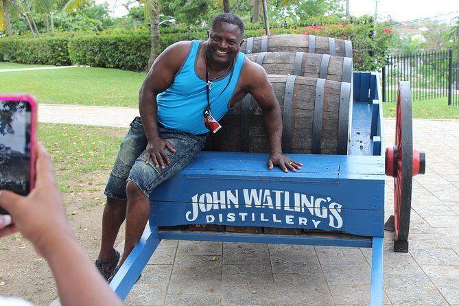 Customizable Half a Day Private Bus Tour in the Bahamas - Junkanoo Beach and Daiquiri Shack: fun, local, and easy