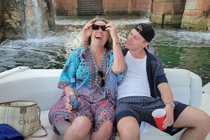 Exotic half day private charters to Rose Island, Pigs and Turtles - Sea Turtles on the Water: One of the Quiet Highlights
