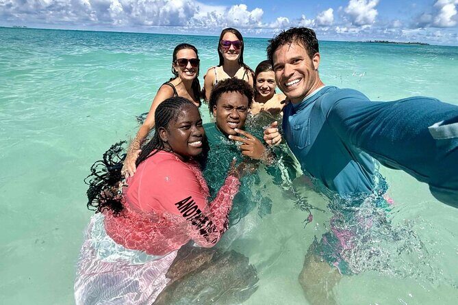 Half Day Pigs Turtles Reef and Ship Wreck Snorkeling - Meeting at Fort Montague and Starting at 8:00 AM