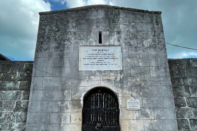 Island Tour,Beach & Lunch stop at Fish fry in Nassau Bahamas - Fort Montagu and Fort Fincastle: Beaches, Conch, and the Queen Staircase
