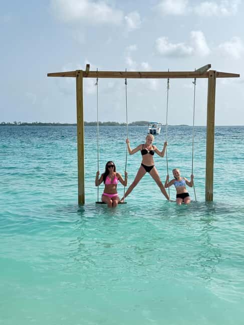 Nassau: 4-Island Tour Swimming Pigs, turtles, snorkeling - Athol Island Swimming Pigs: The Shallow-Water Moment You’ll Remember