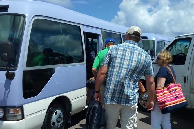 Nassau Airport Group Round-Trip Transfers - A Private Group Ride for Up to 15: Your Money’s Best Use