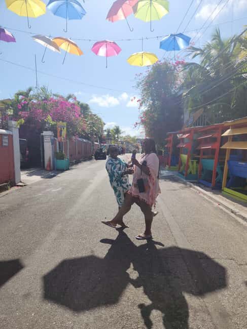 Nassau: Electric Bus Tour with Food & Drink Samples - Queen’s Staircase photo stop: the quick way to hit a classic