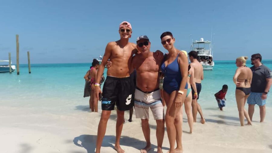 Nassau: Swimming Pigs Private Boat Tour - Up to 7 Persons - Cruising Nassau briefly: getting oriented before the wildlife time