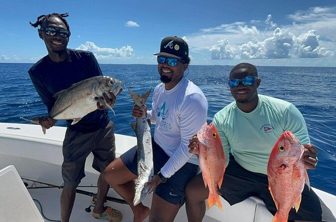 Private Bahamas Boat Fishing and Turtle Snorkeling Tour - Sandy Cay’s 30-minute photo-and-snorkel burst