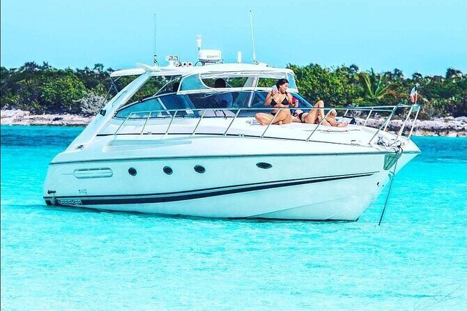Private Beach Day / 50ft Sun Seeker or 33ft Boat / 1-10 Guests - Key points at a glance