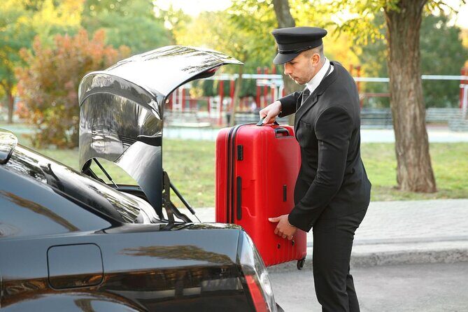 Private One-way Transfer Lynden Pindling Airport To Nassau - Real driver experience: friendly help, luggage focus, and one extra stop