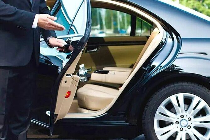 Private One-way Transfer Lynden Pindling Airport To Nassau - Price and value vs. taxis: when $80.33 makes sense