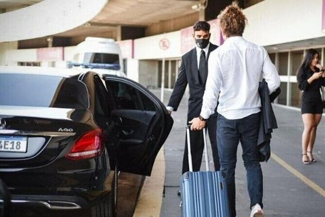 Private One-way Transfer Lynden Pindling Airport To Nassau - Who this private transfer is best for