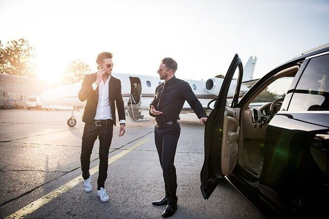 Private One-way Transfer Lynden Pindling Airport To Nassau - Comfort and vehicle basics: A/C and private door-to-door
