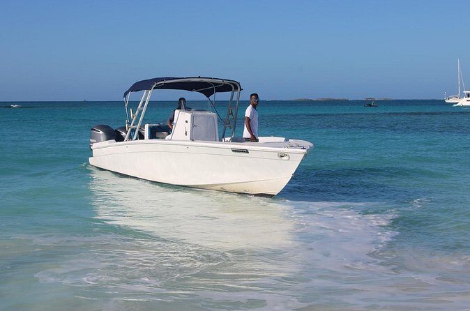 Private speed boat beach and bar hopping visiting Rose island - Floating Bar Hopping: Where the Trip Turns Social