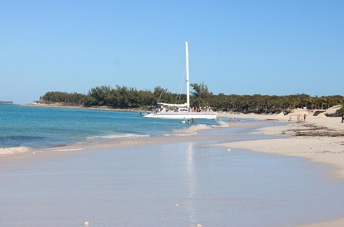 Private speed boat beach and bar hopping visiting Rose island - Timing and Pace: A Comfortable Speed Boat Day, Not a Marathon