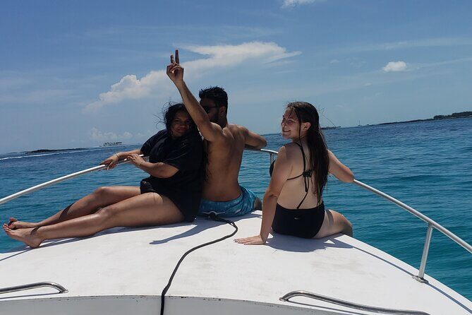 Rose Island: Private Snorkeling, Fishing, and Swimming with Pigs - Snorkeling and sea turtles: what to expect in plain language