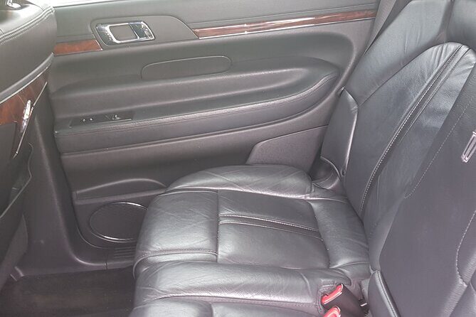 Round trip Airport Private Transfer (Nassau Limousine) - Landing in Nassau: Meet-and-Greet Pickup That Starts Fast